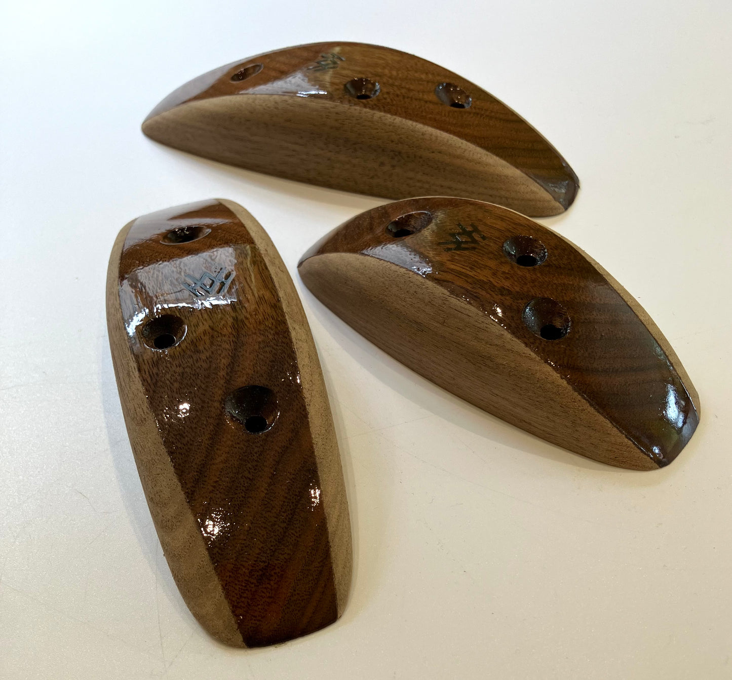 Varnished walnut pinches