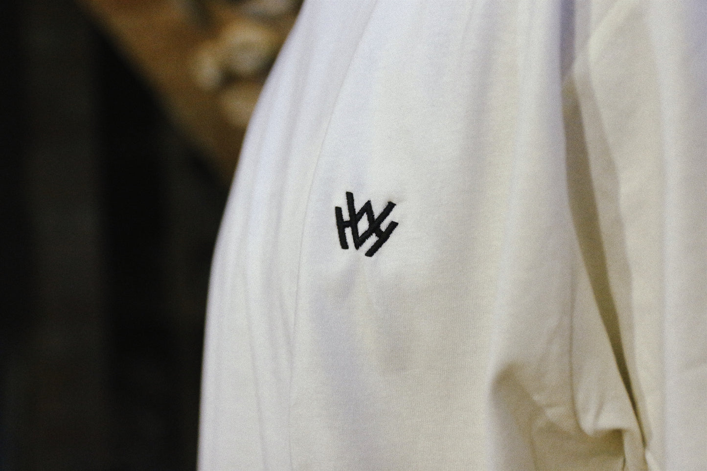 OVERSIZED WHITE HARDWOODHOLDS T-SHIRT
