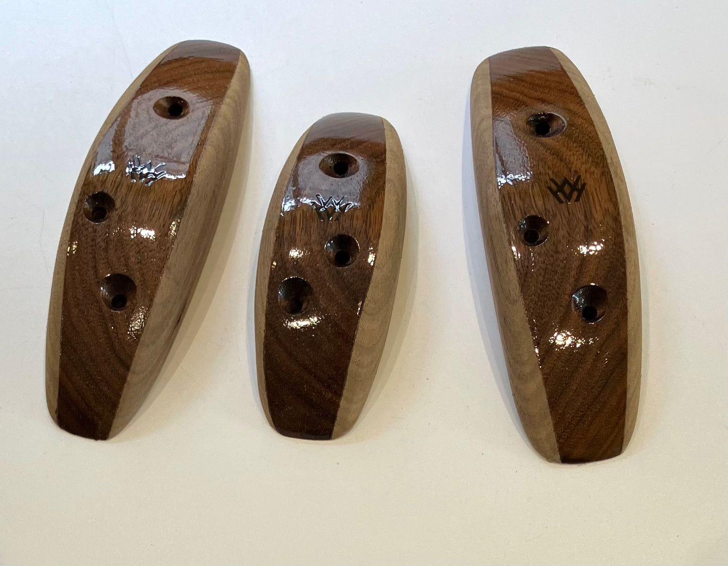Varnished walnut pinches