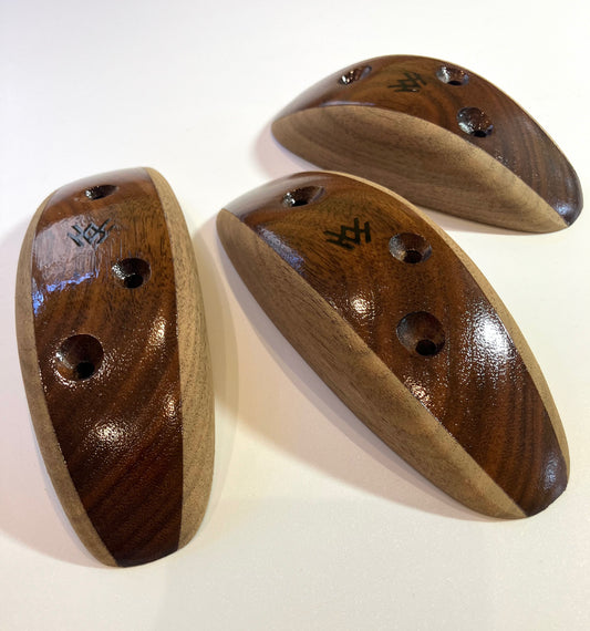 Varnished walnut pinches