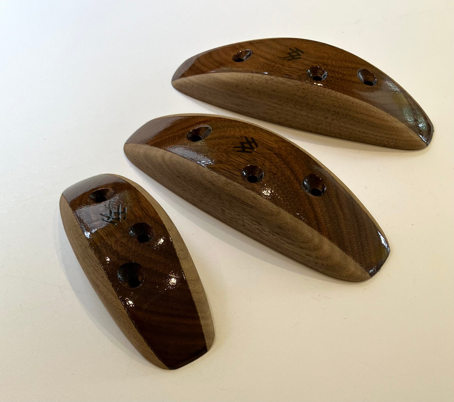 Varnished walnut pinches
