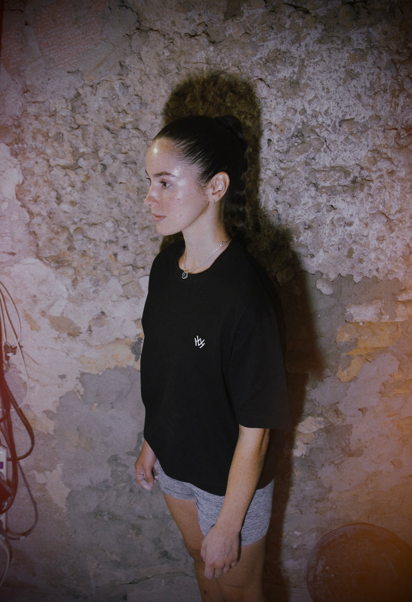OVERSIZED BLACK HARDWOODHOLDS T-SHIRT